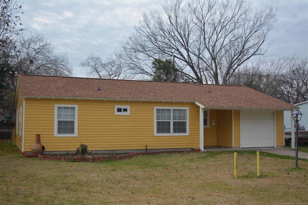 203 Meadowlake Lane - Photo 1