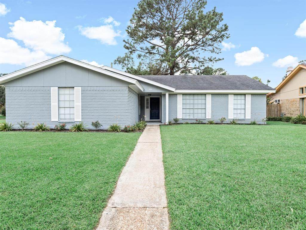 1901 Silver Oaks Drive - Photo 1
