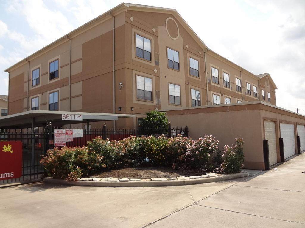 6611 Sam Houston Parkway - Photo 1