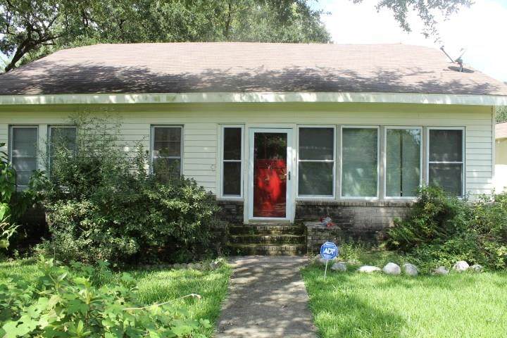 315 Avenue D - Photo 1