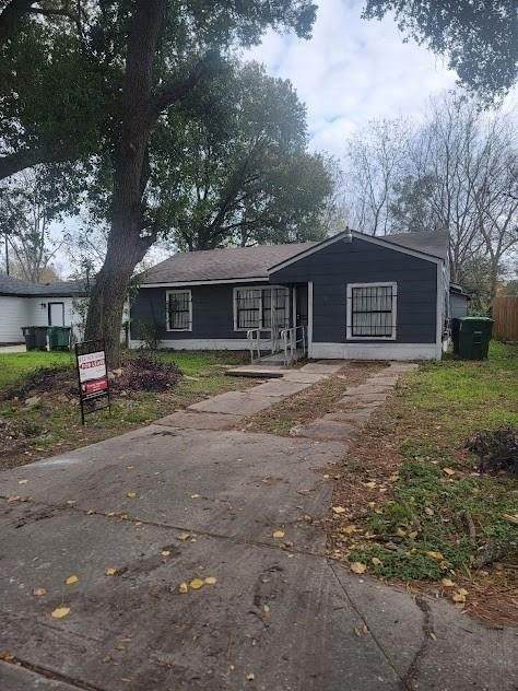 5318 Chennault Road - Photo 1