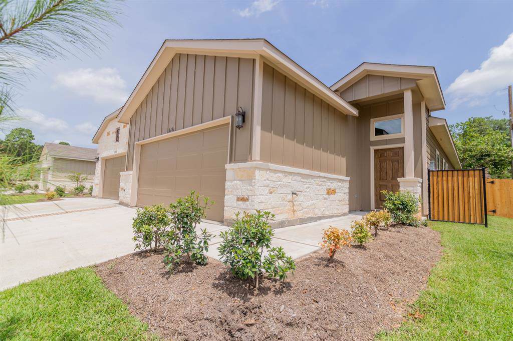 210 Oakcrest - Photo 1