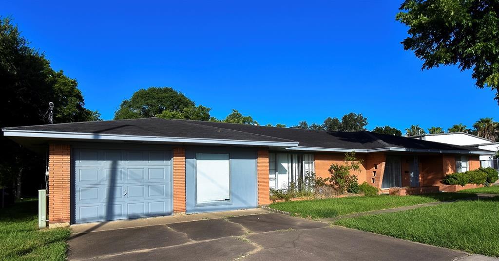 916 Meyer Street - Photo 1