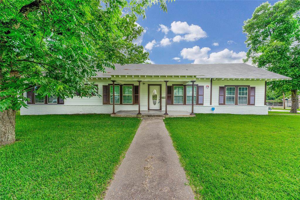 513 Pine Avenue - Photo 1