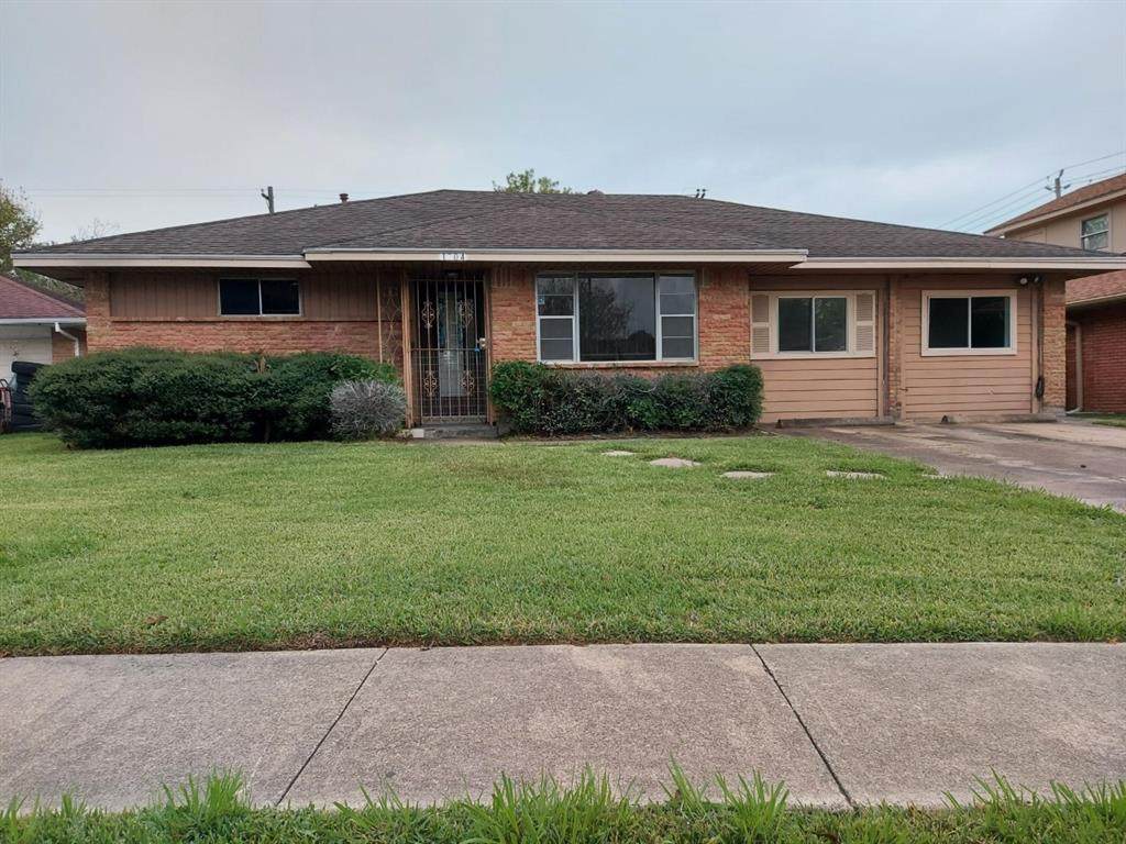 1504 Burke Road - Photo 1