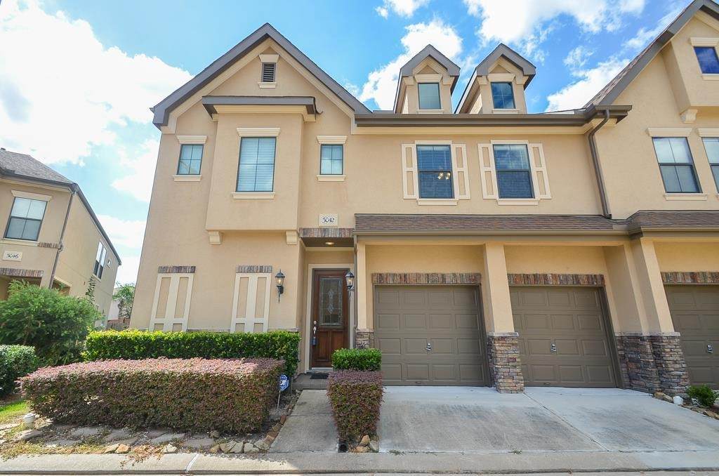 3042 Royal Oaks Crs - Photo 1