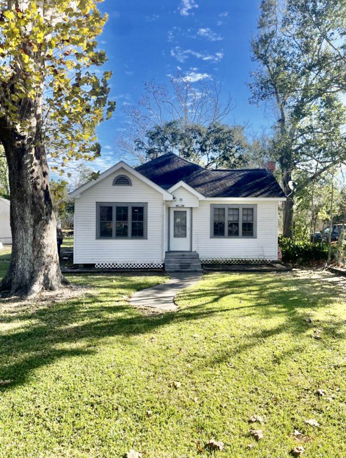 321 Arcola Street - Photo 1