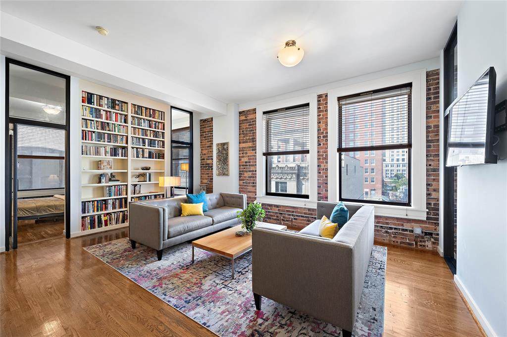 915 Franklin Street - Photo 1