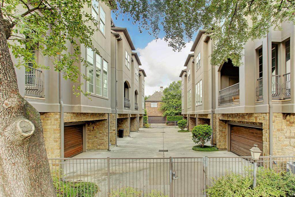 909 Main Street - Photo 1
