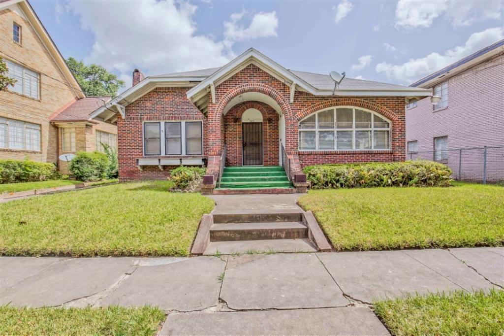 1611 Wentworth Street - Photo 1