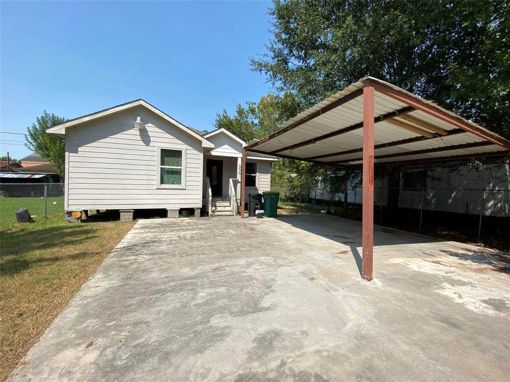 506 Travis Street - Photo 1