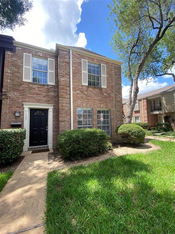 1107 Country Place Drive - Photo 1