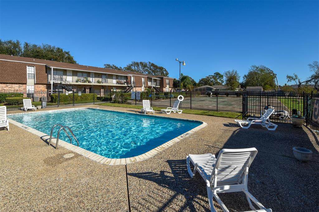 5252 Twin City Highway - Photo 1