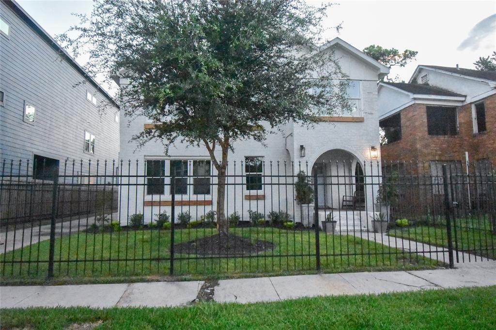 2410 Truxillo Street - Photo 1
