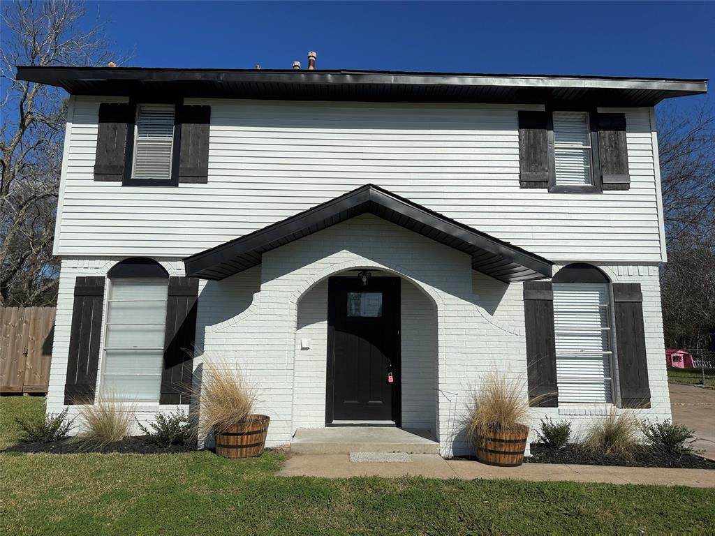 105 Meadowlark Lane - Photo 1