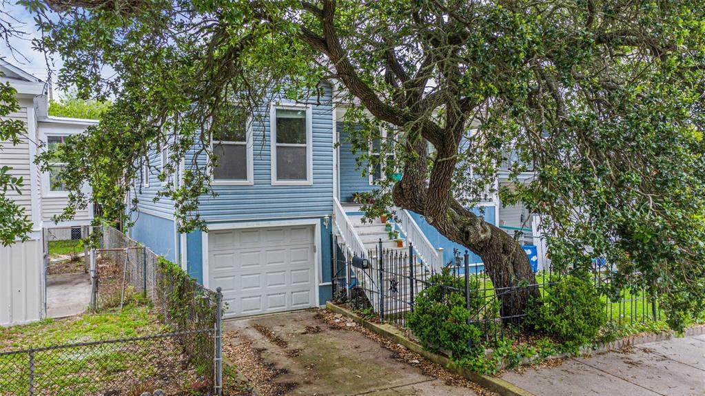 906 Sealy Street - Photo 1