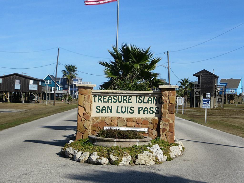 500 Palm Boulevard - Photo 1