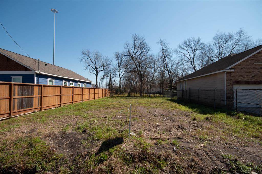 5026 Falls Street - Photo 1