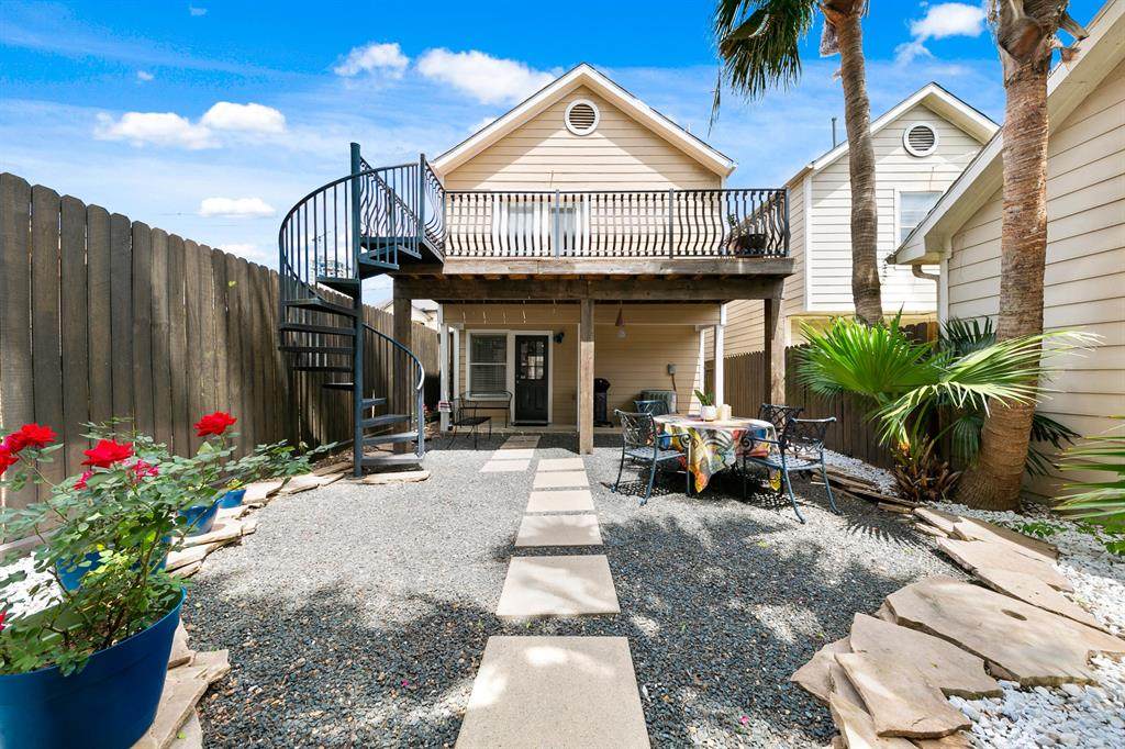 1109 Robin Street - Photo 1