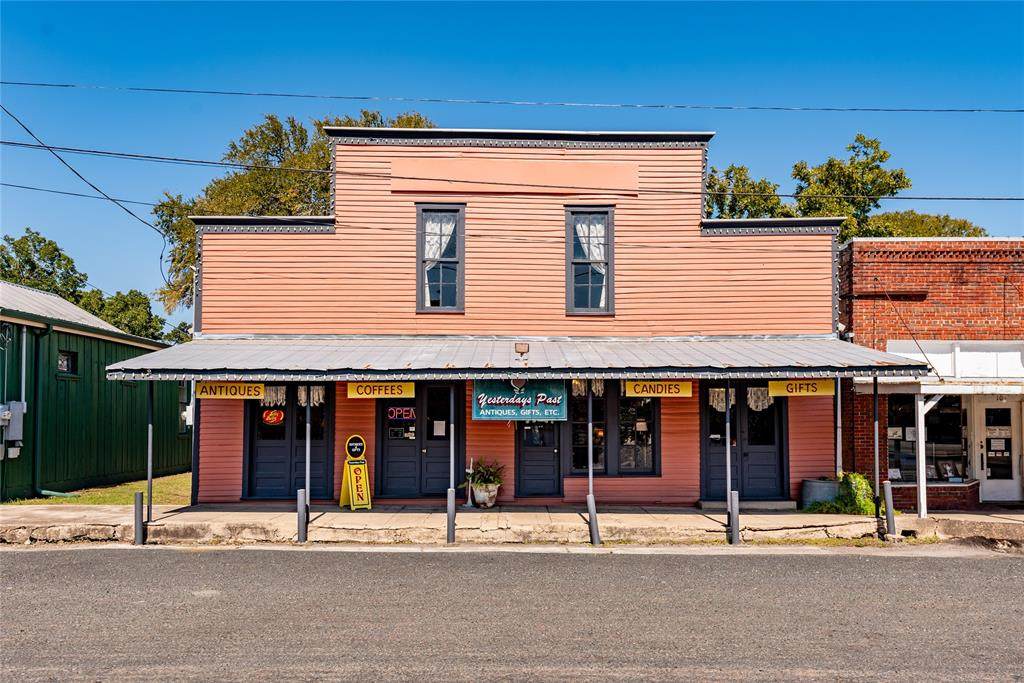 112 Live Oak Street - Photo 1