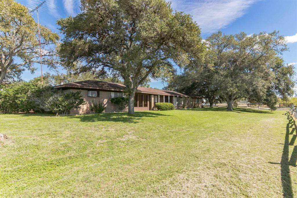 235 Lloyd - Photo 1