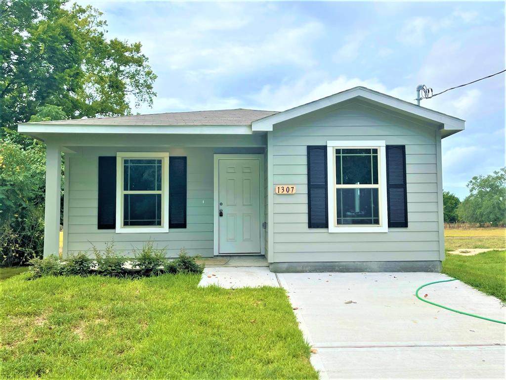 1307 Sam Street - Photo 1