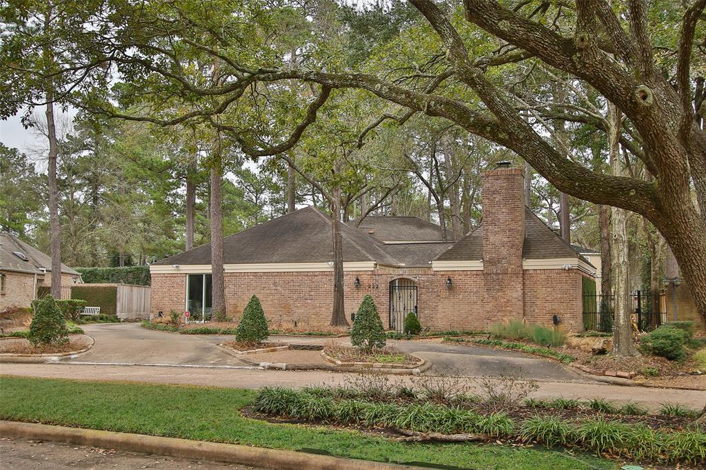222 Tamerlaine Drive - Photo 1
