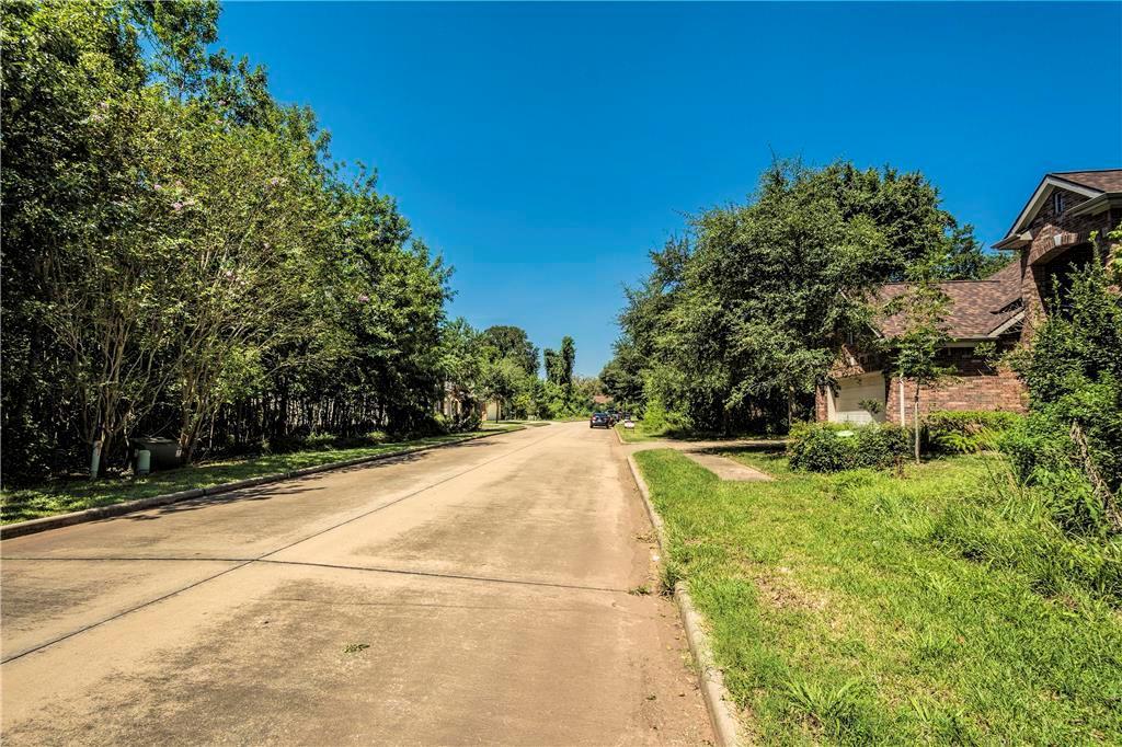 114 Island Boulevard - Photo 1