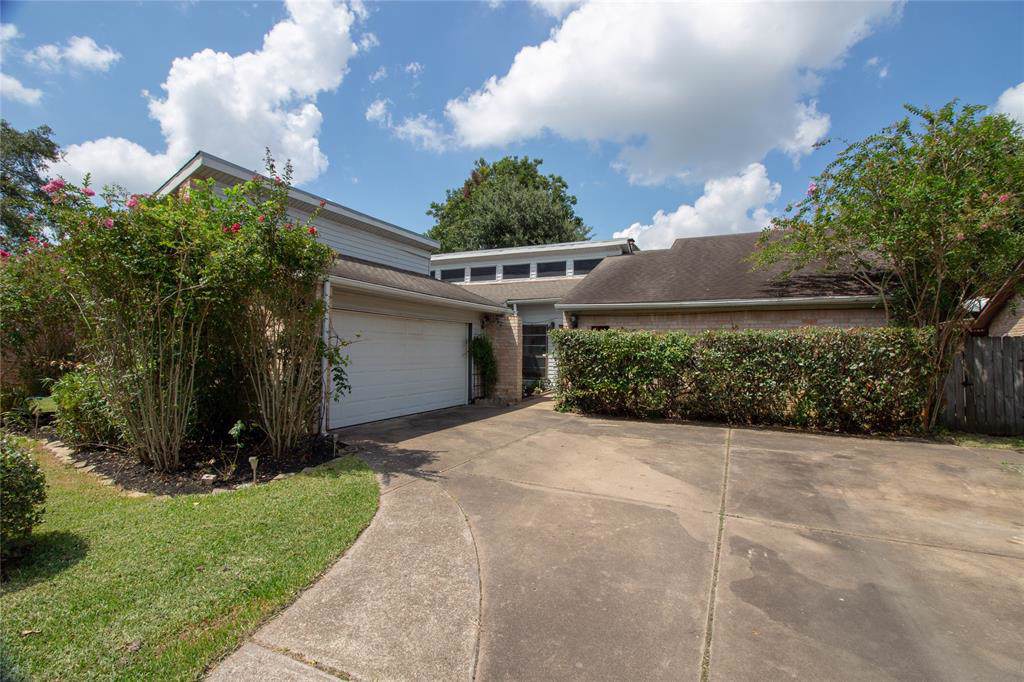 806 Driftwood Street - Photo 1