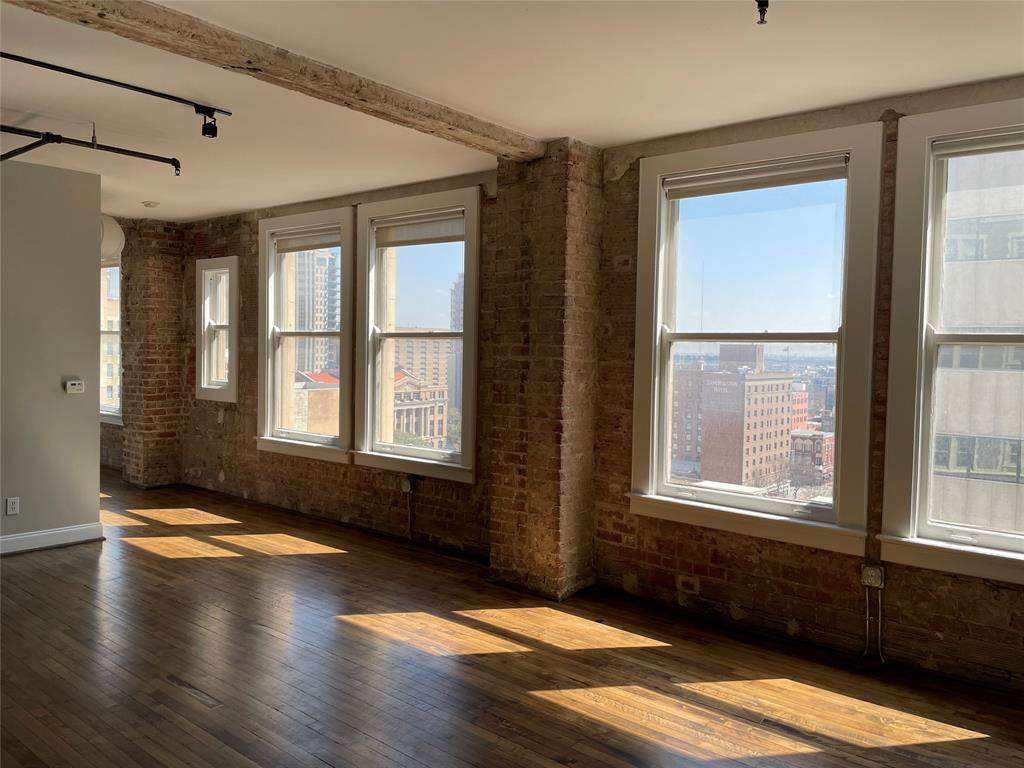 909 Texas Avenue - Photo 1