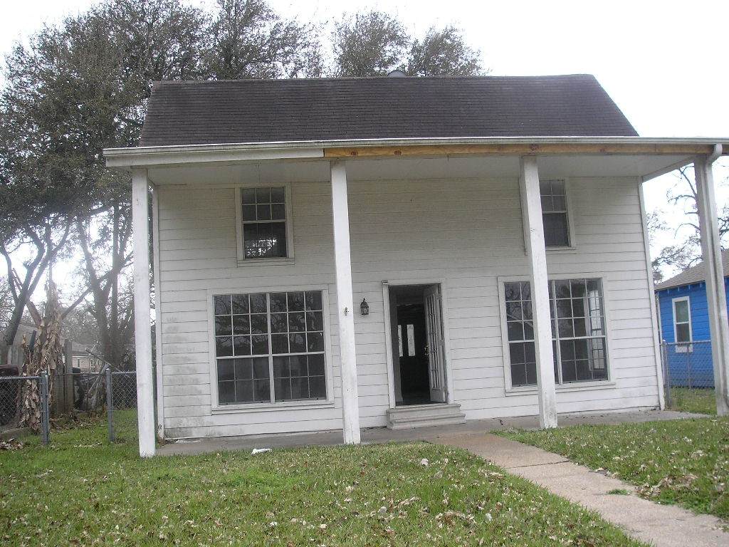 809 8th Avenue - Photo 1