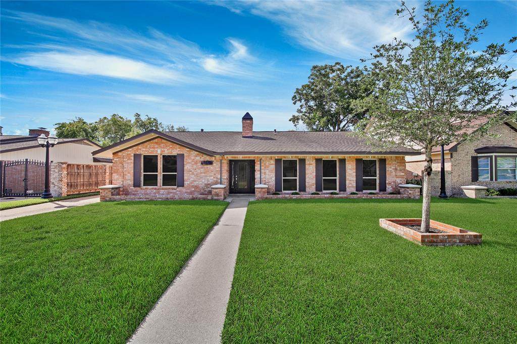 9407 Roos Road - Photo 1