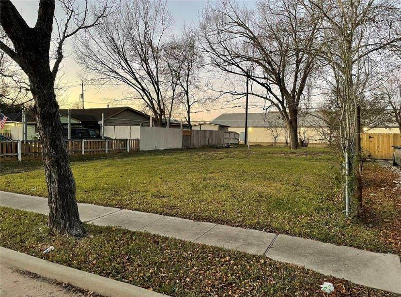 1207 Bernard St - Photo 1
