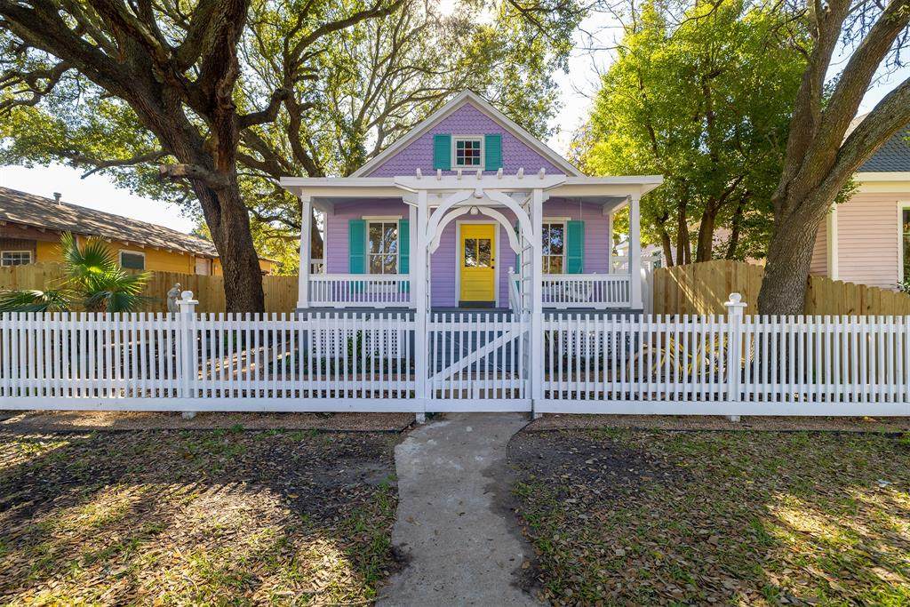 3611 Avenue Q 1/2 - Photo 1