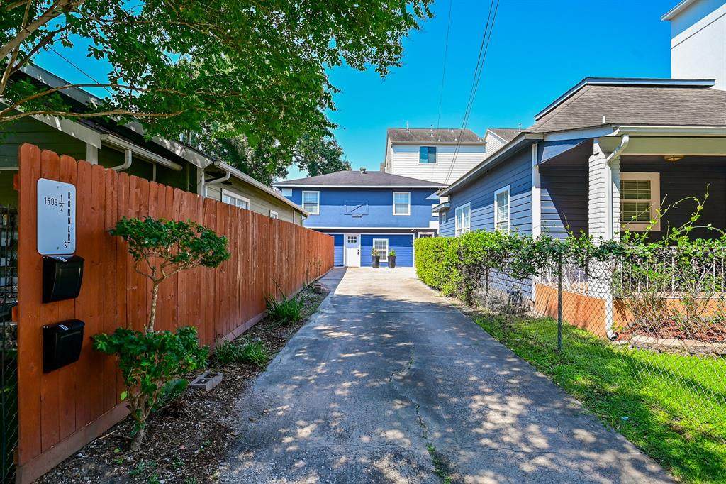 1509 1/2 Bonner Street - Photo 1