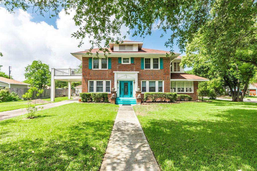 304 9th Avenue - Photo 1