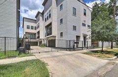 2403 Everett Street - Photo 1