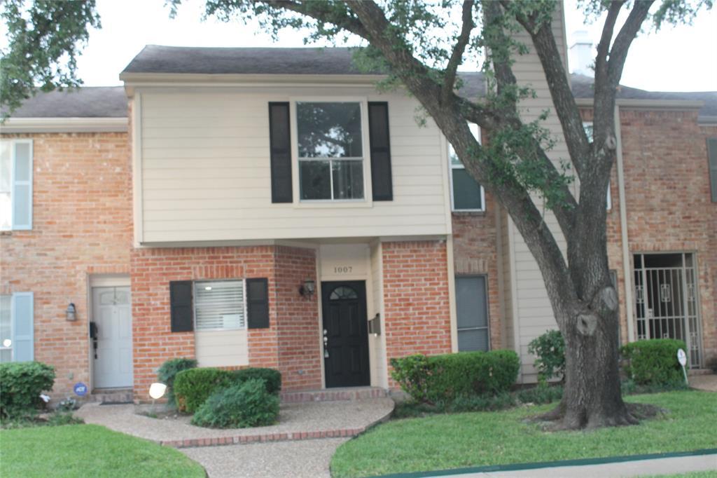 1007 Fountain View Dr Drive - Photo 1