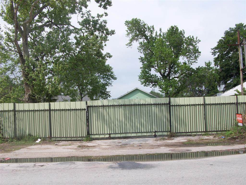2905 Laura Koppe Road - Photo 1