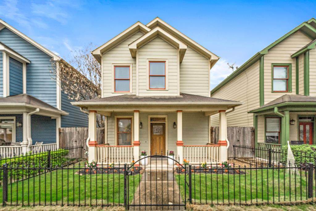 923A 25th Street - Photo 1
