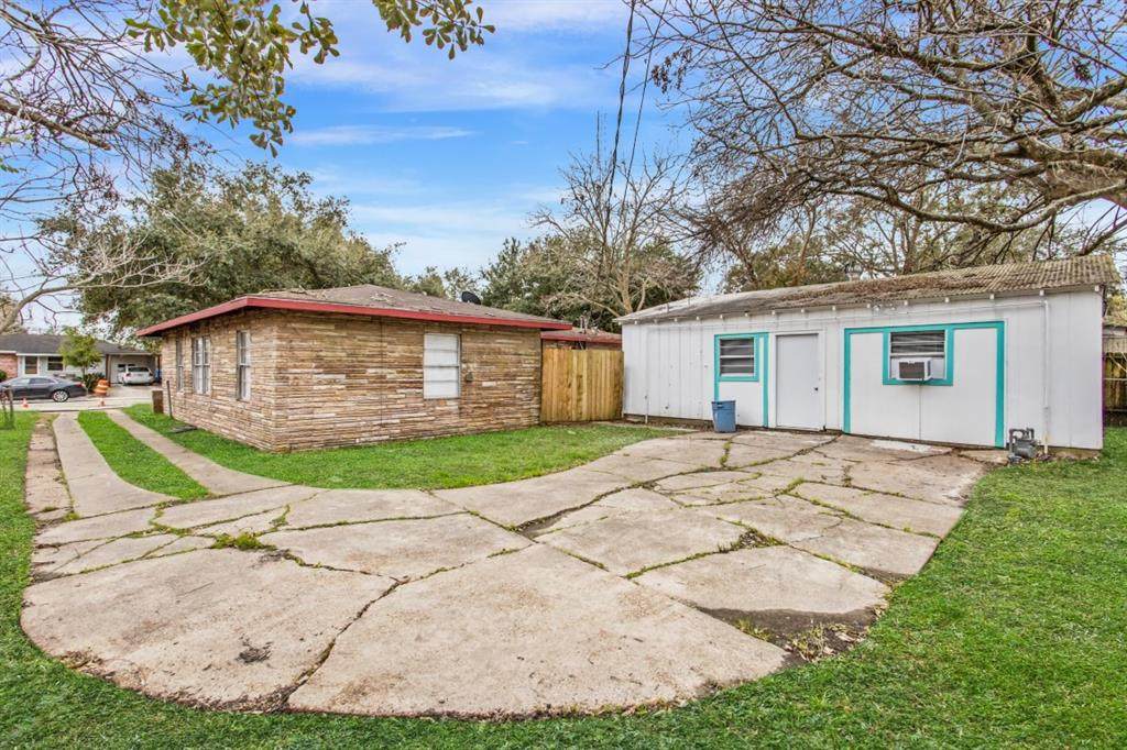 304 Saunders Street - Photo 1