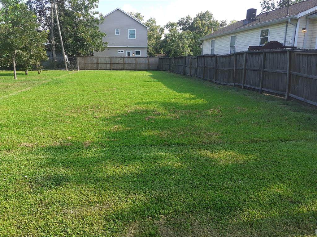 830 39 Street - Photo 1