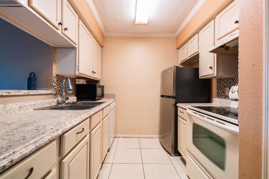 2120 El Paseo Street - Photo 1