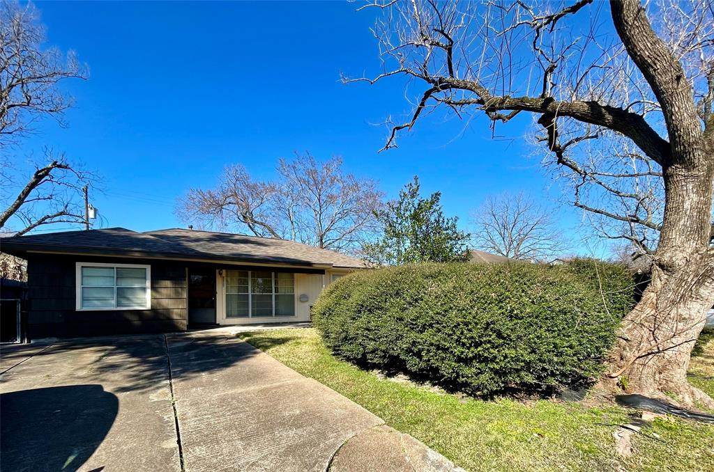 8650 Sonneville Drive - Photo 1