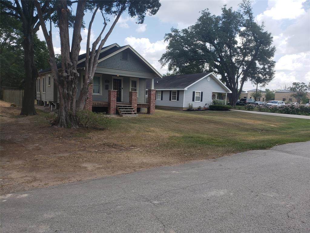 302 Lawrence Street - Photo 1