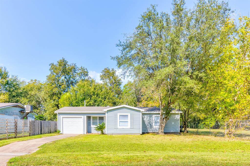 612 Azalea Drive - Photo 1