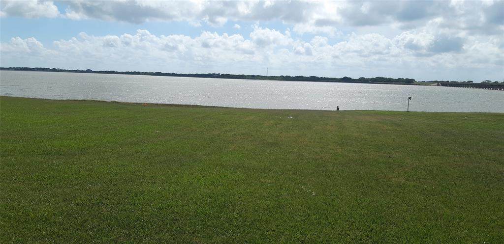 000 W Bayshore - Photo 1