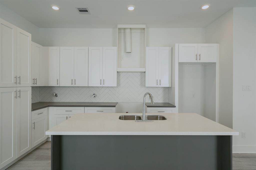 223 Oriole Street - Photo 1