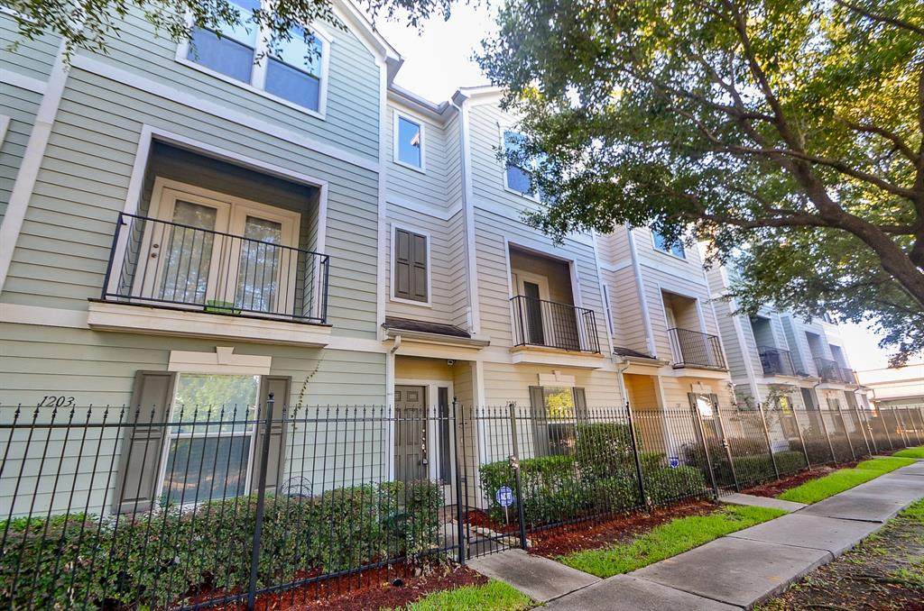 1205 Nagle Street - Photo 1