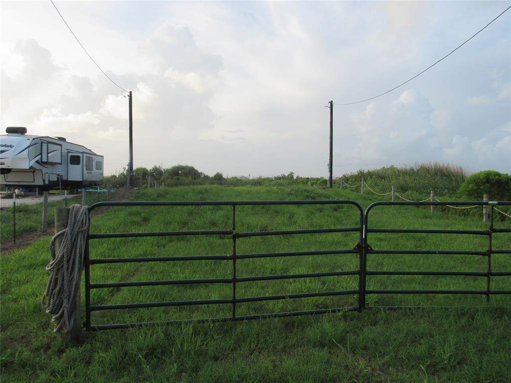 2077 Private Road 675 Intracoastal Drive - Photo 1